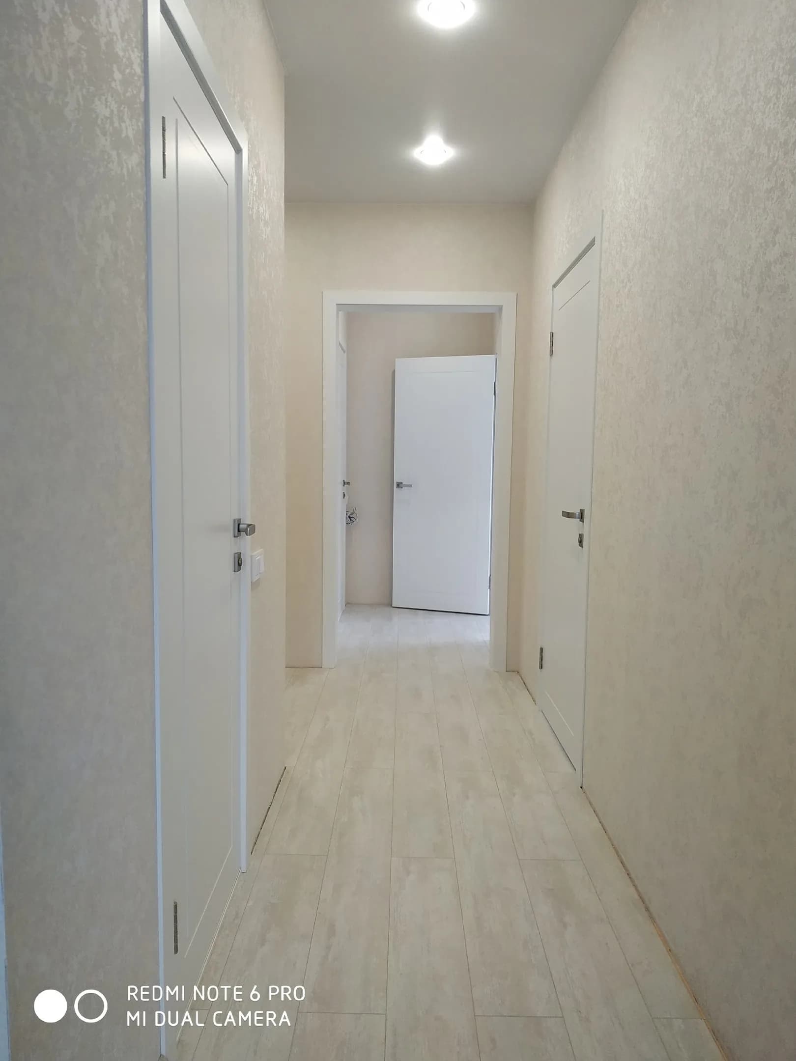 Комсомольск-на-Амуре Urban 39 КП черная кромка, ПВХ Моноколор грей / молдинг черный
